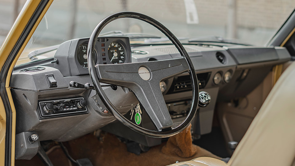 لندروور رنجروور کلاسیک مدل 1977